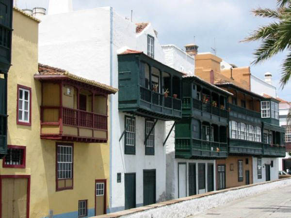 Santa Cruz de La Palma - Balcones en la avenida Maritima