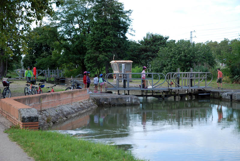 Canal lock num.5 at Bordeneuve