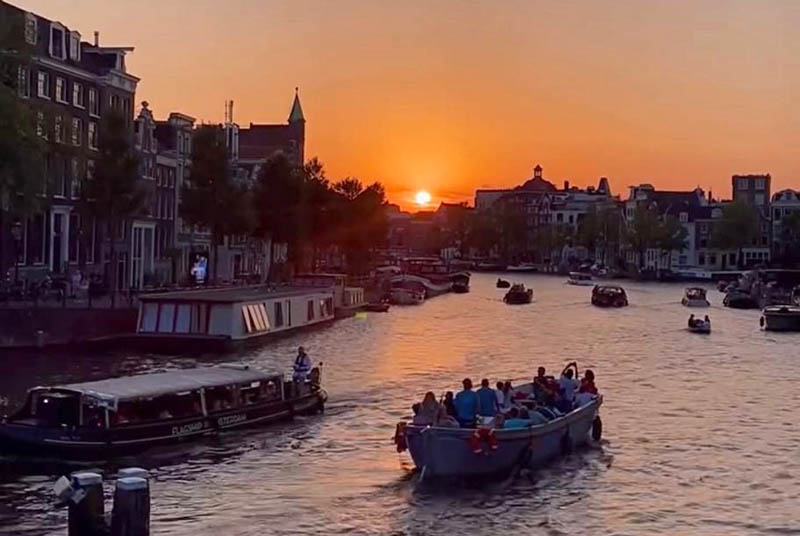 Amsterdam - Puesta de sol en el canal Amstel