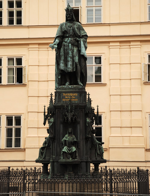 Praga - Plaza de los Caballeros de la Cruz - Estatua Carlos IV